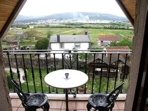 Roba de llit d'alta qualitat, minibar, escriptori i cortines opaques 