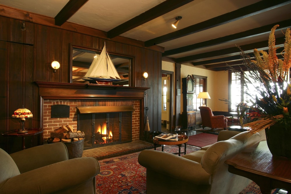 Black Point Inn by null