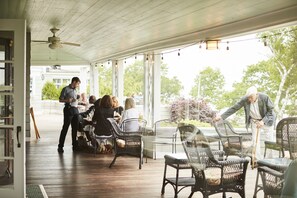 Outdoor dining - Black Point Inn (Scarborough)