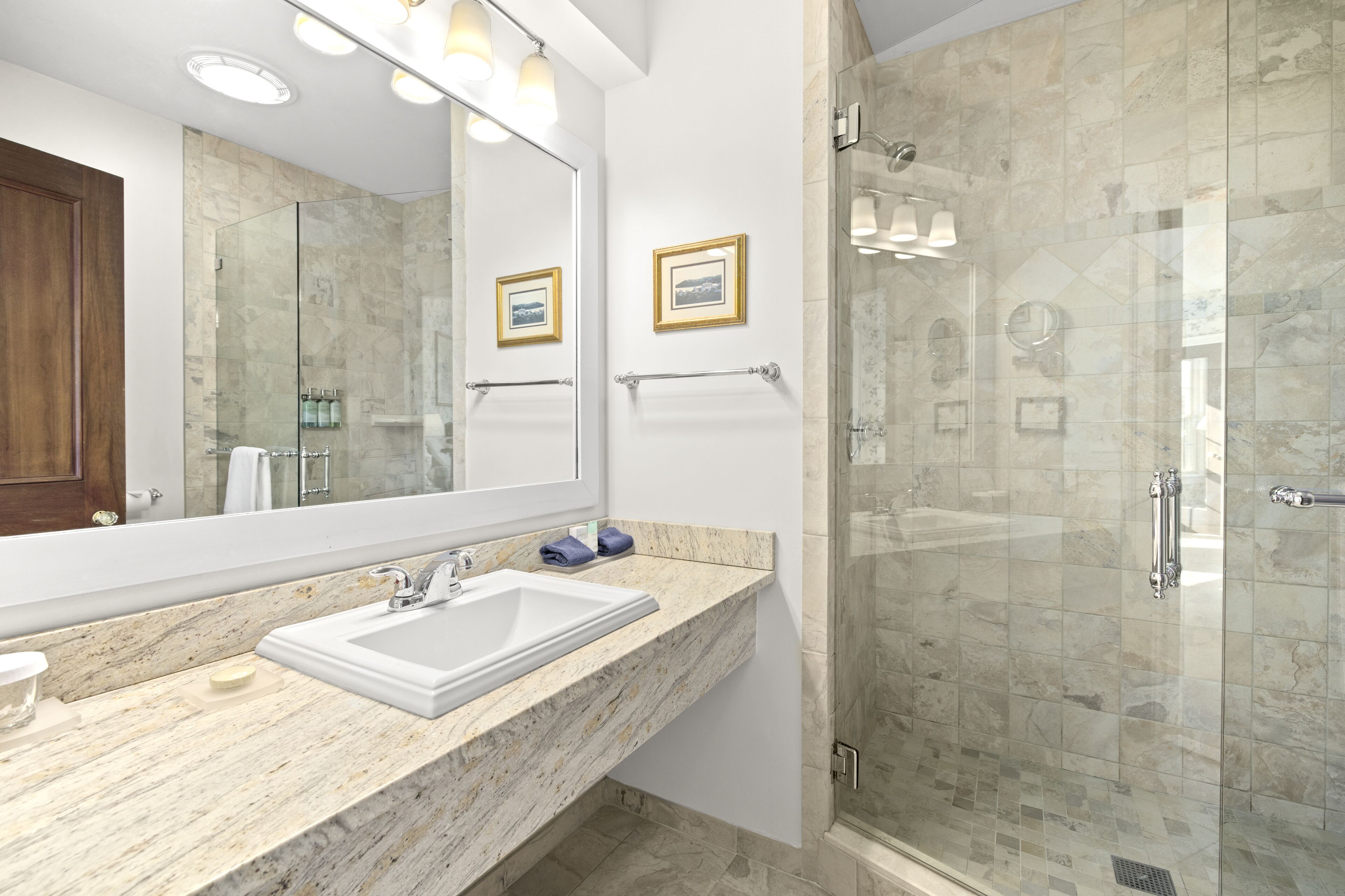 deluxe triple room, multiple beds, ocean view | bathroom | shower, designer toiletries, hair dryer, bathrobes