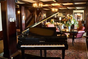 Interior - Black Point Inn (Scarborough)