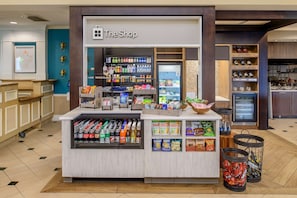 Snack bar - Hilton Garden Inn St. Louis/O'Fallon MO (O'Fallon)
