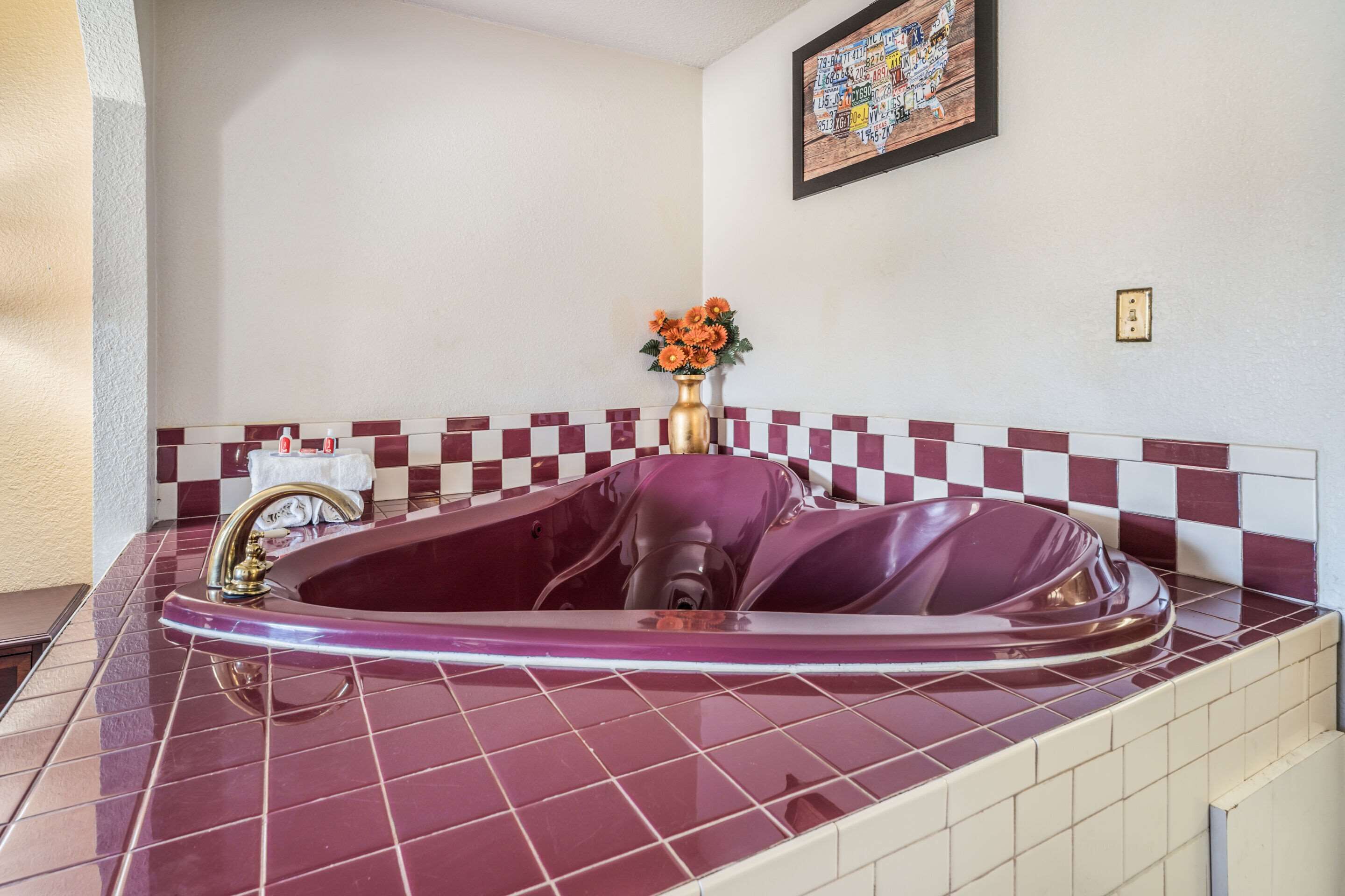 办公桌、遮光窗帘、熨斗/熨板、折叠床/加床（额外收费）