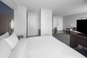 防过敏的被褥、加厚床垫、客房内保险箱、办公桌