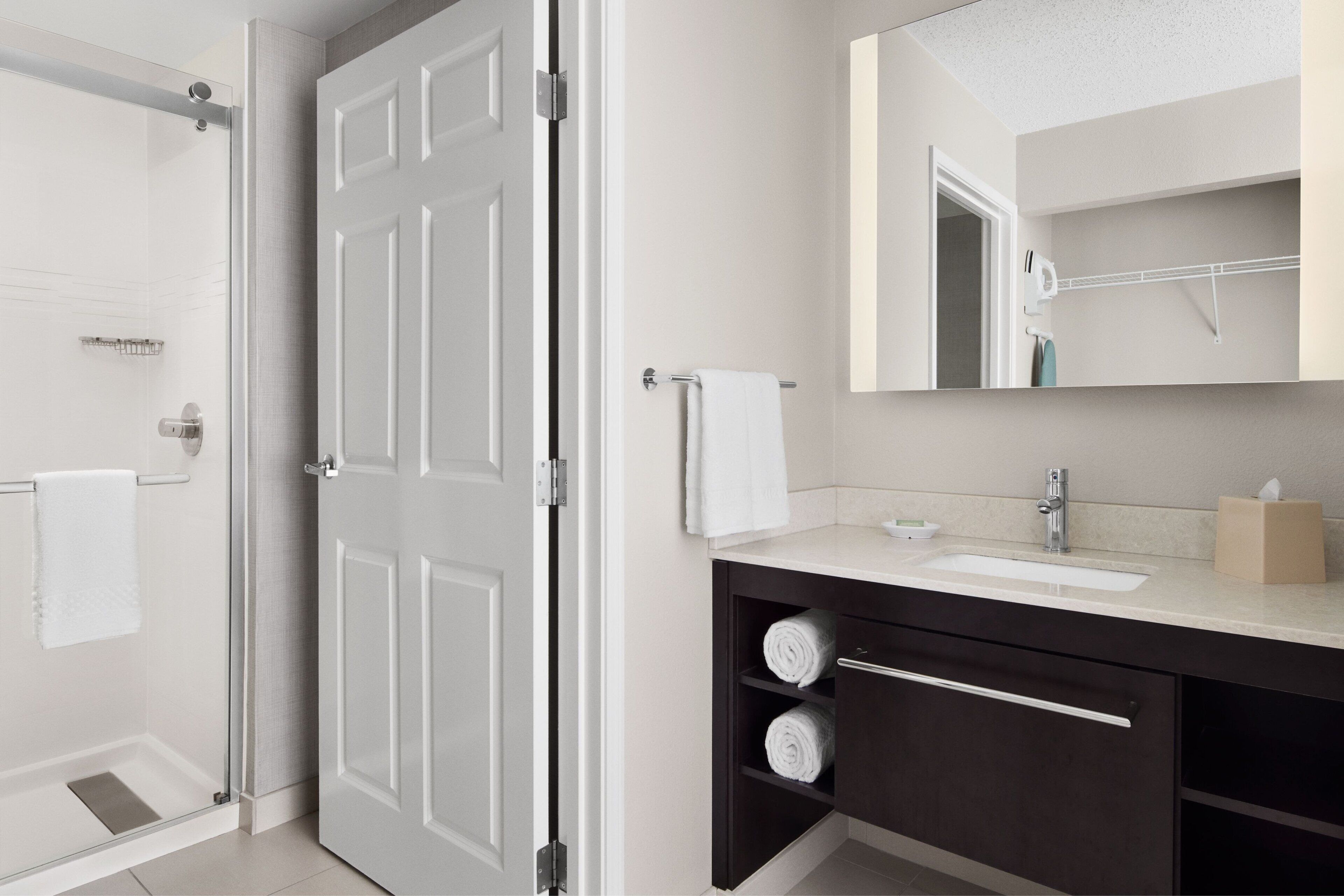 combined shower/bathtub, free toiletries, hair dryer, towels