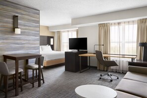 1 dormitorio, escritorio, cortinas opacas