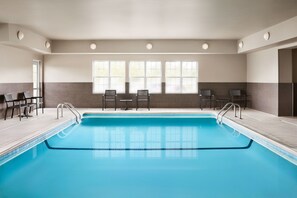 Una piscina cubierta