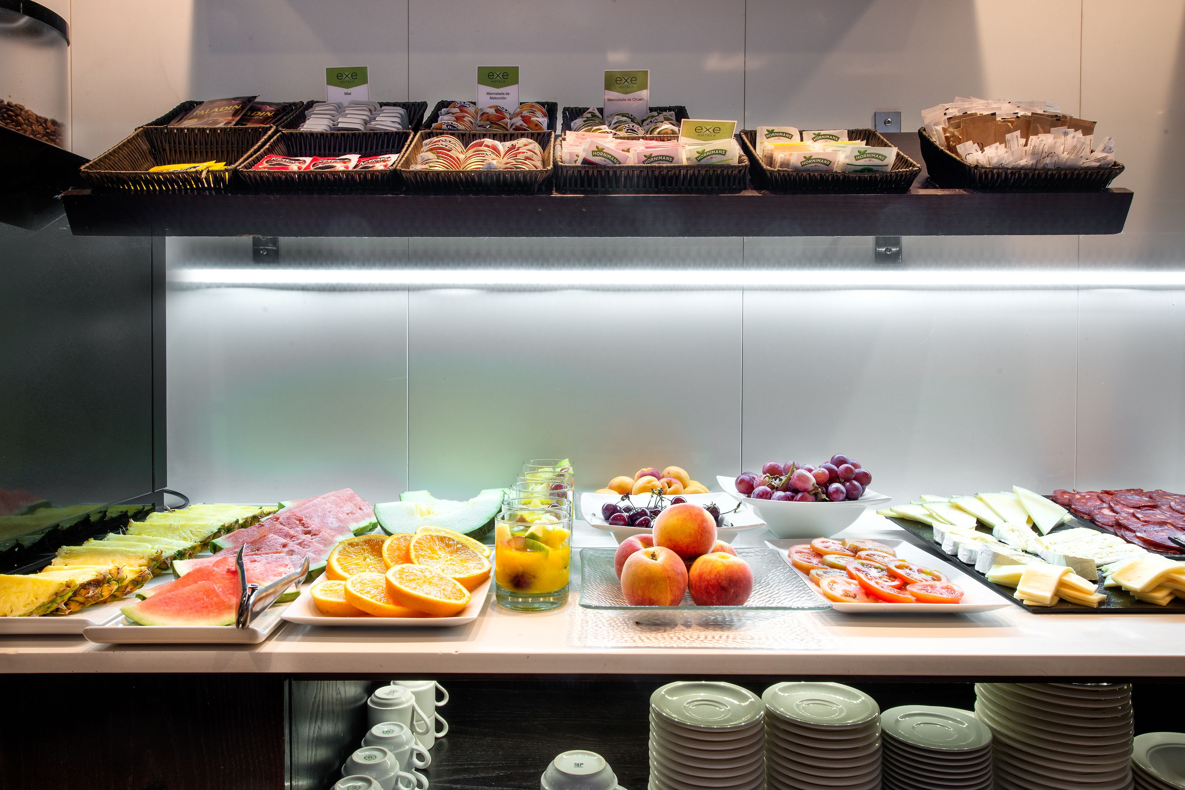 Se ofrece un desayuno bufé (9 EUR por persona)