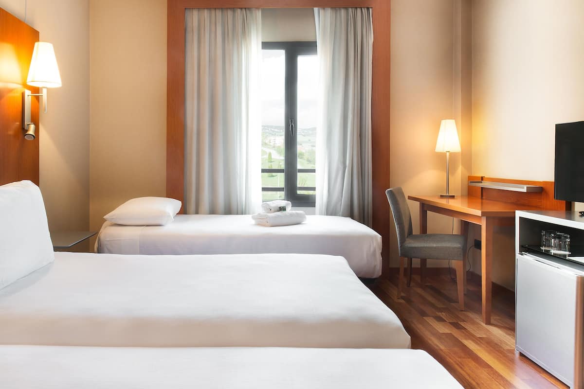 triple room | minibar, in-room safe, desk, soundproofing