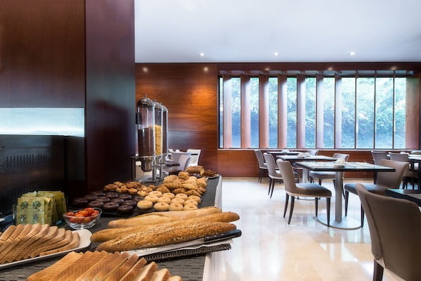 Daily buffet breakfast (EUR 9 per person)