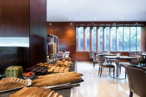 Daily buffet breakfast (EUR 9 per person)