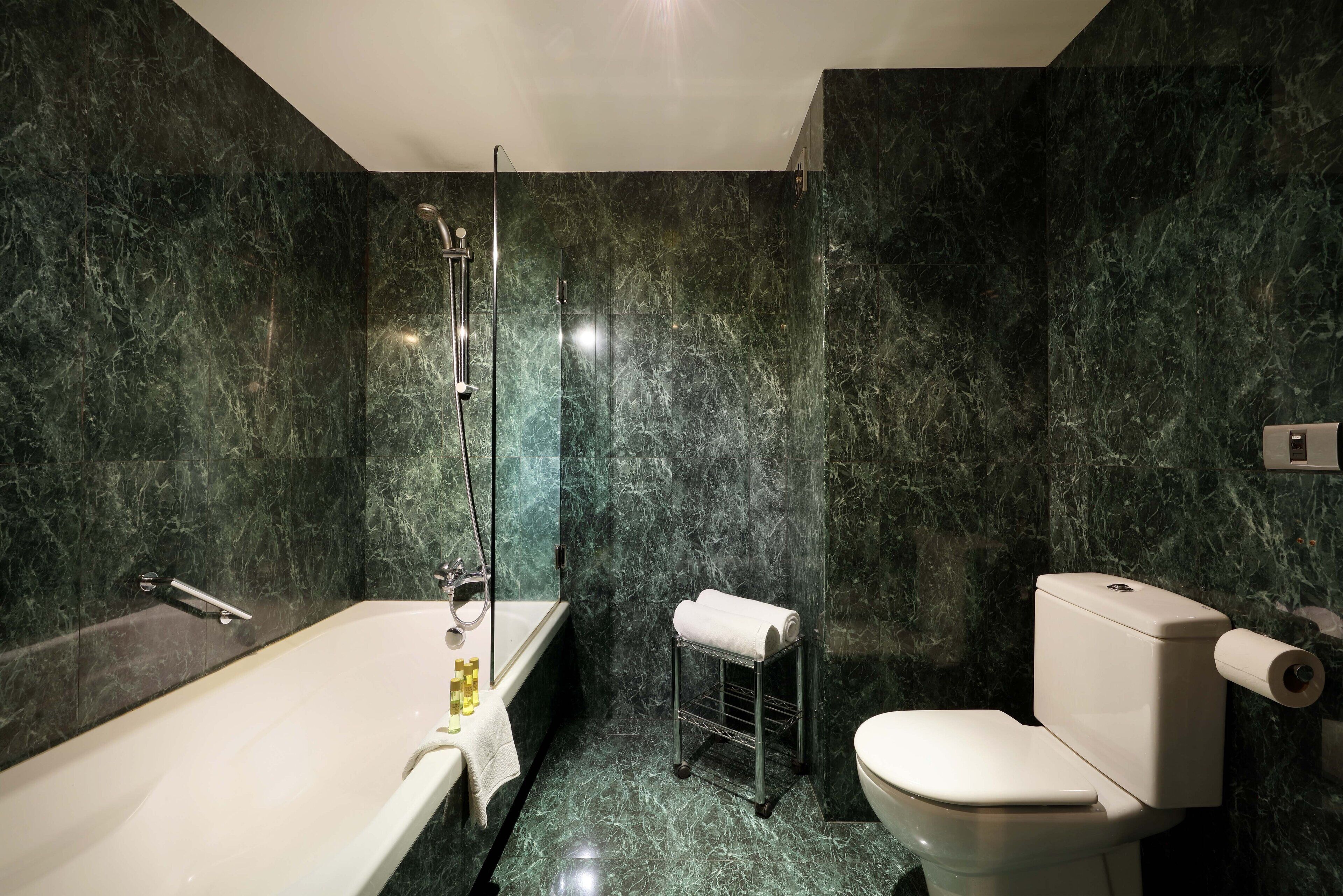 triple room (with child) | bathroom | combined shower/bathtub, eco-friendly toiletries, hair dryer, towels