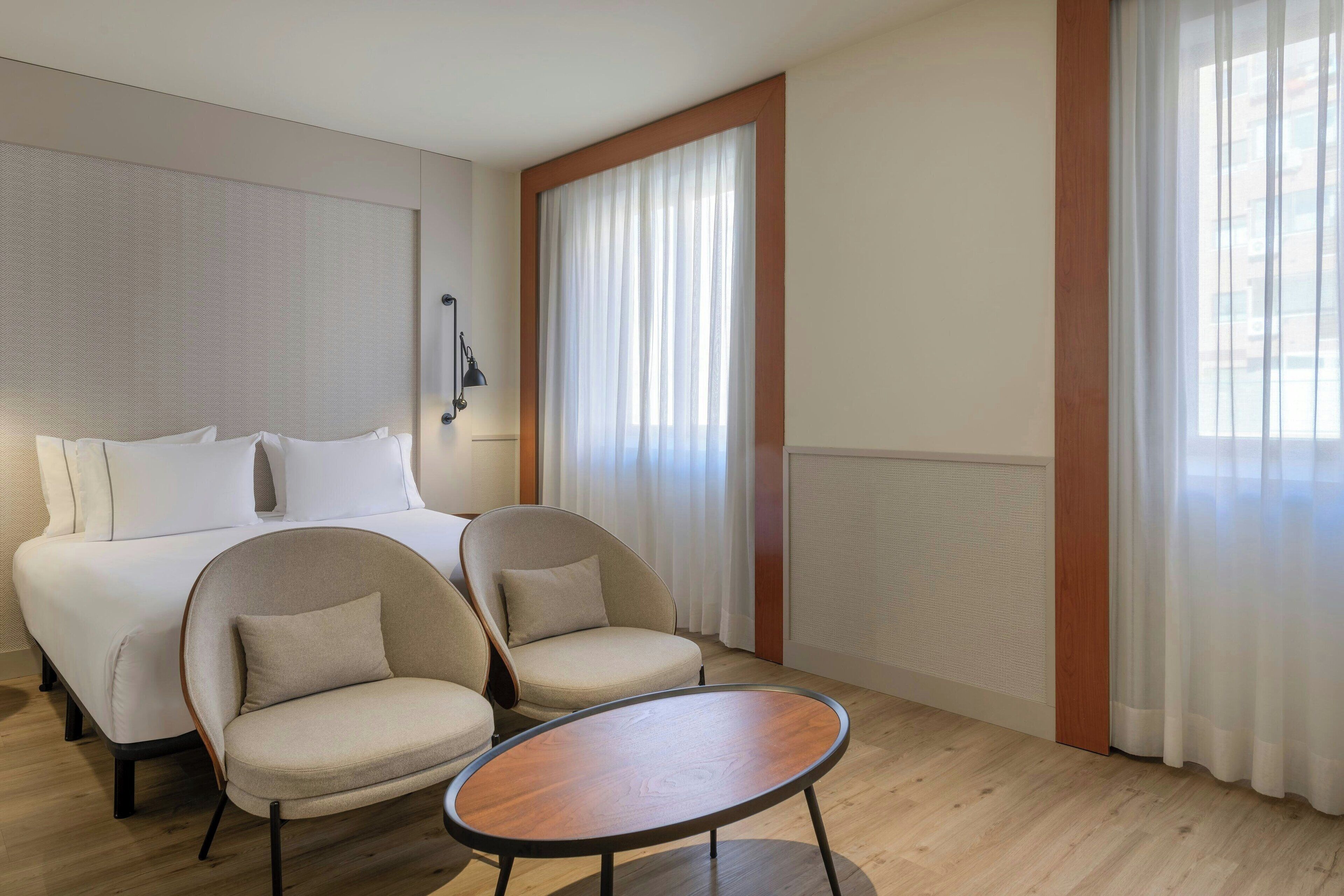 minibar, in-room safe, free wifi, bed sheets