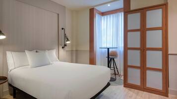 Habitació estàndard, 1 llit de matrimoni, no fumadors | Minibar, caixa forta a l'habitació, wifi gratuïta i roba de llit