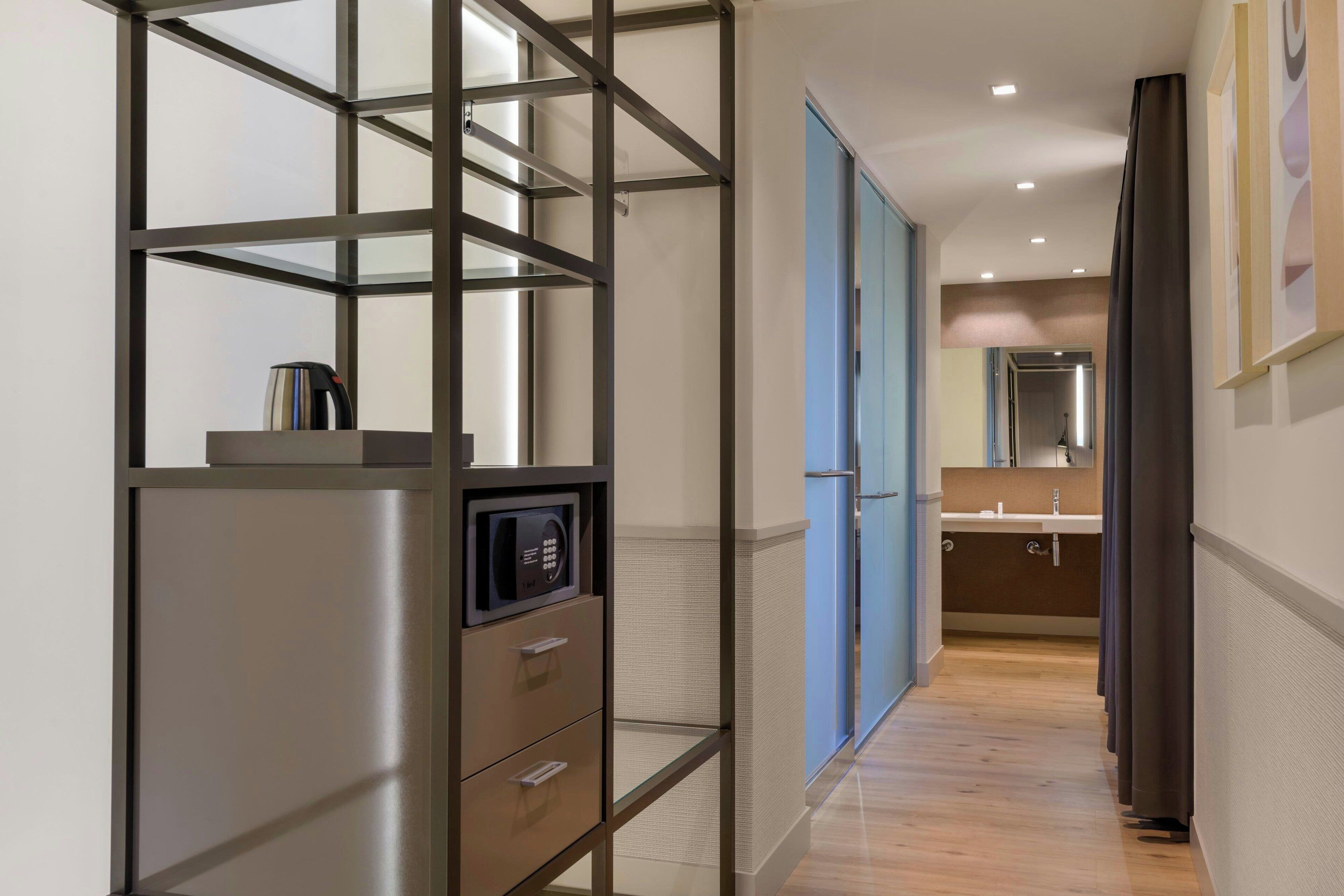 minibar, in-room safe, free wifi, bed sheets