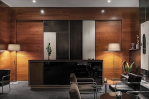 Lobby lounge