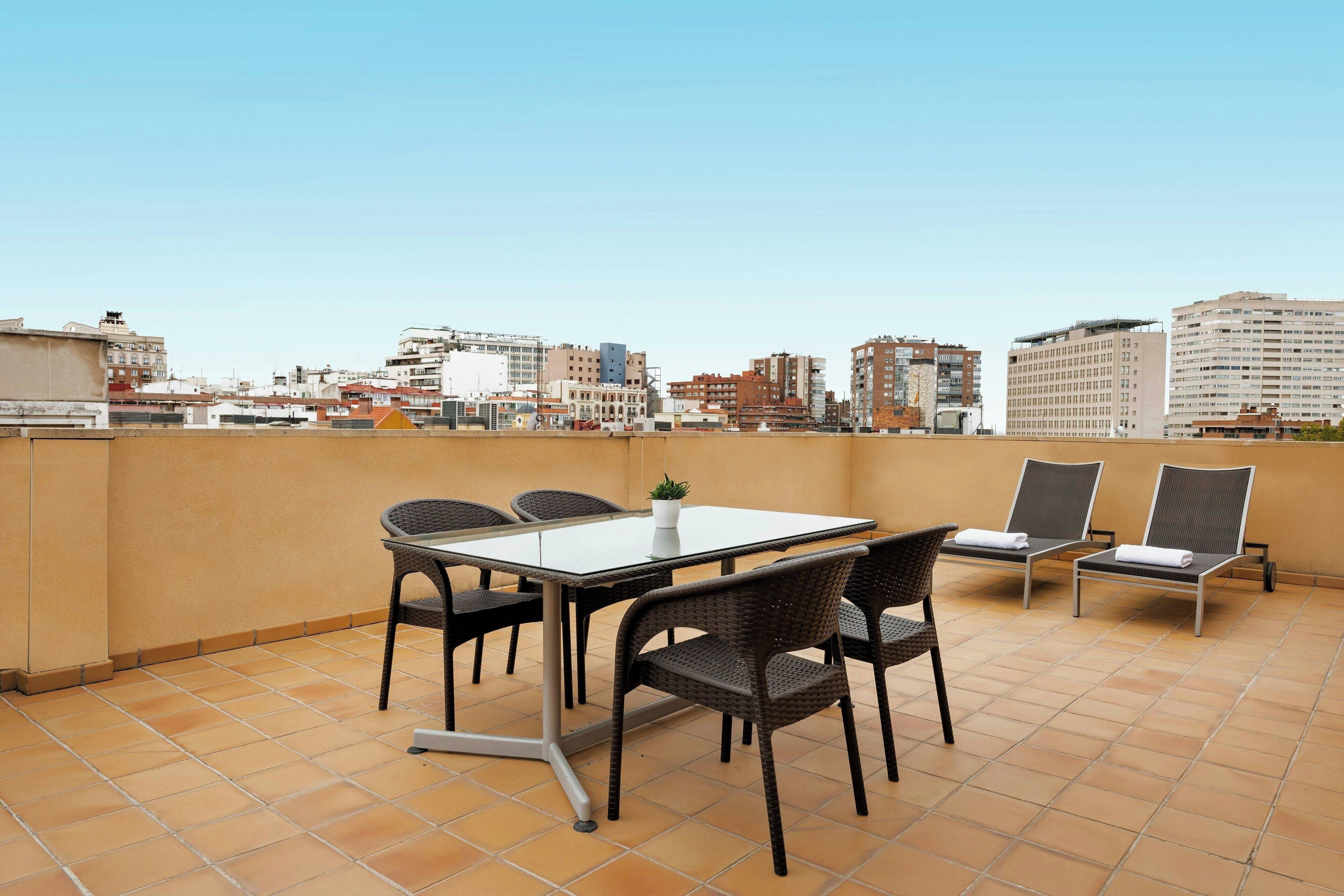 minibar, in-room safe, free wifi, bed sheets