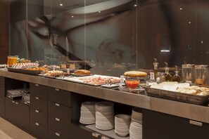 Daily buffet breakfast (EUR 15.40 per person)