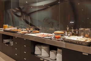 Daily buffet breakfast (EUR 15.40 per person)