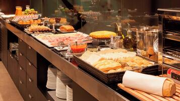 Daily buffet breakfast (EUR 15.40 per person)