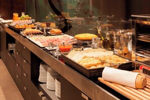Daily buffet breakfast (EUR 15.40 per person)