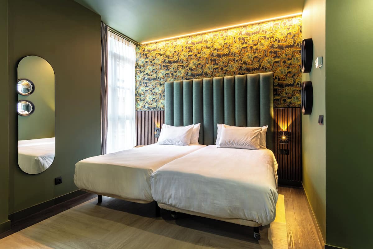 double or twin room | 1 bedroom, minibar, in-room safe, desk