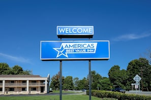 Exterior - Americas Best Value Inn at Central Valley-Woodbury (Central Valley)