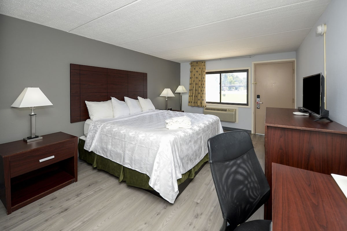Desk, blackout curtains, iron/ironing board, free WiFi