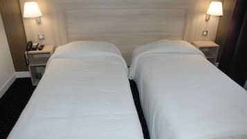 Twin Room | Desk, soundproofing, free WiFi, bed sheets
