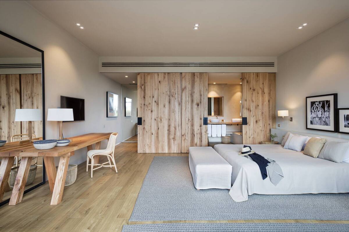 Suite | Minibar, safe på rommet, wi-fi (inkludert) og sengetøy