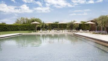 Kolam renang outdoor musiman