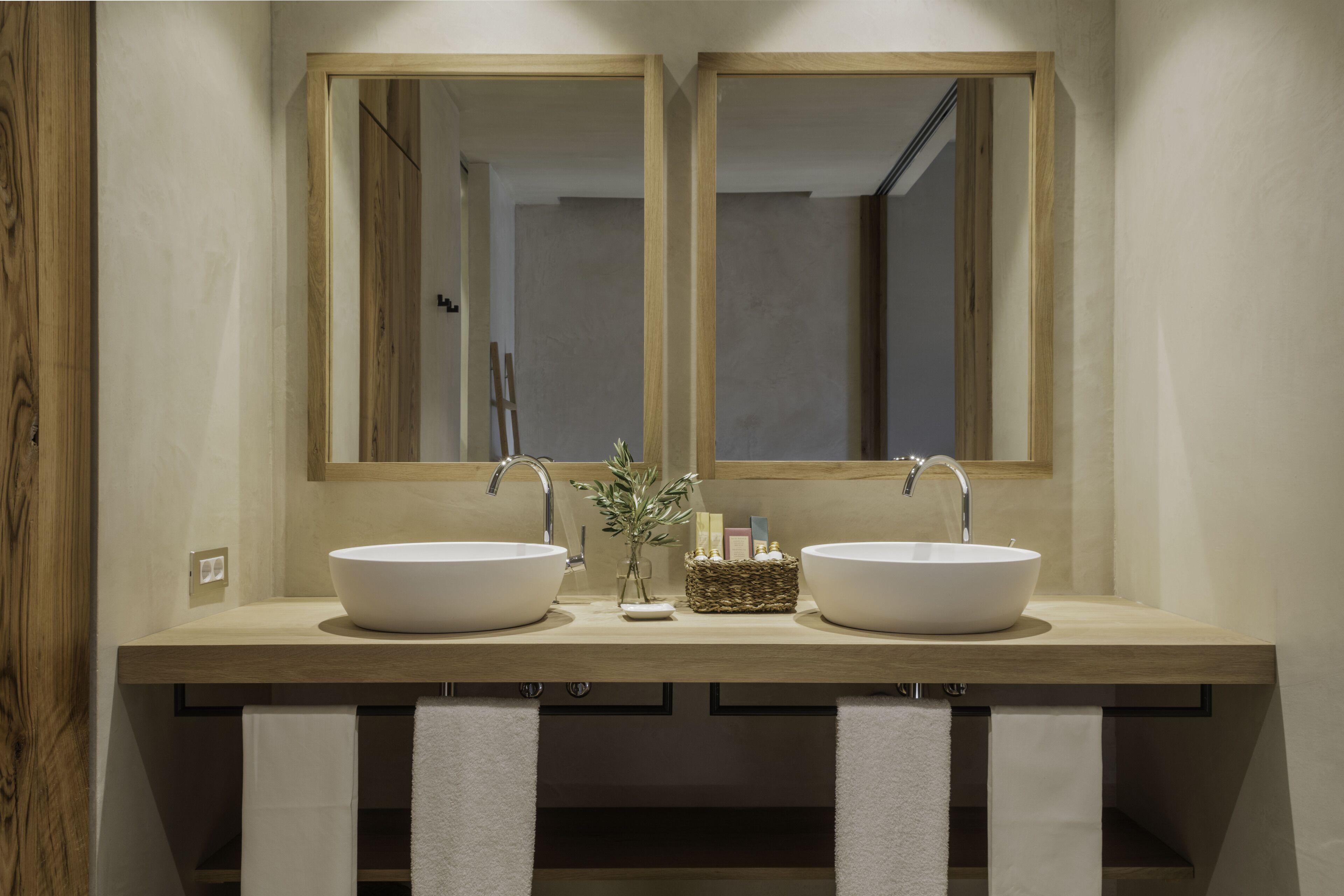 presidential suite | bathroom | hair dryer, bathrobes, slippers, towels