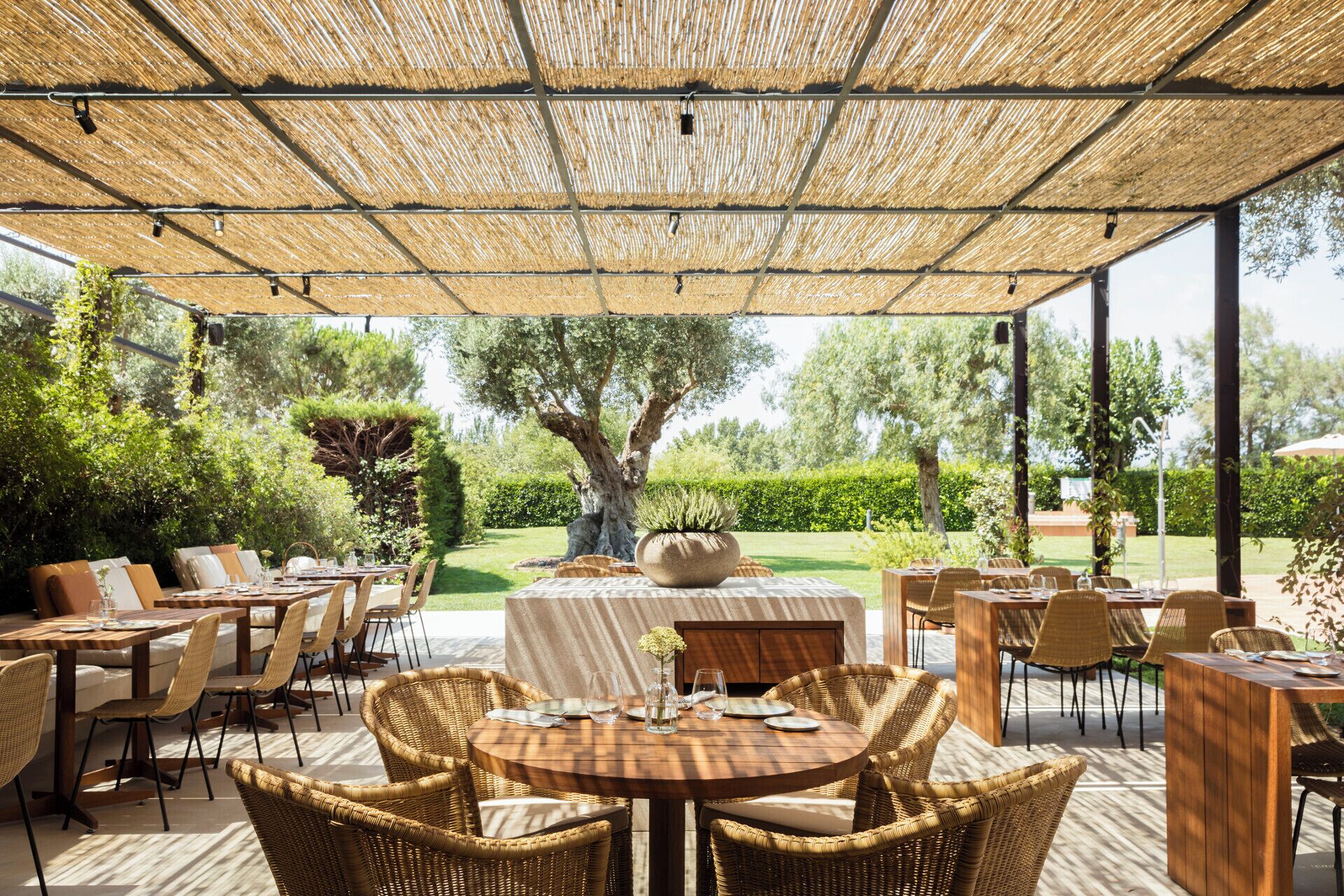 Bar en bord de piscine