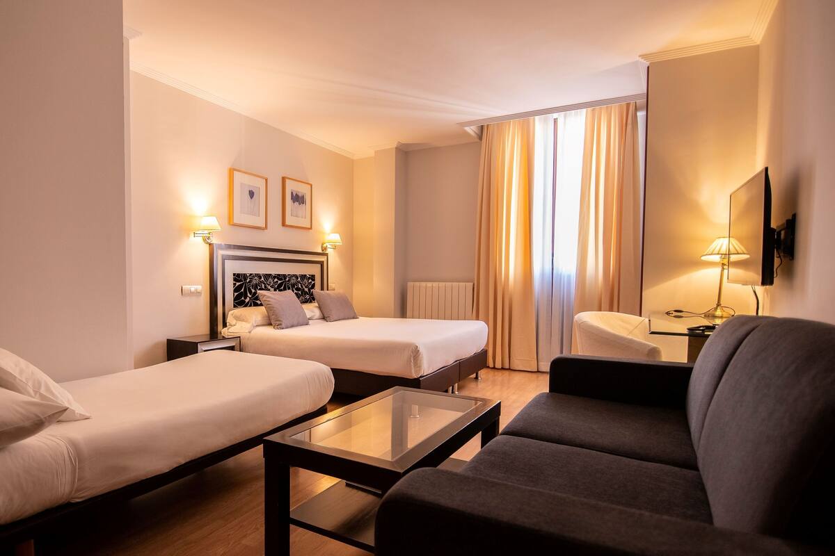 superior triple room | 1 bedroom, minibar, in-room safe, desk