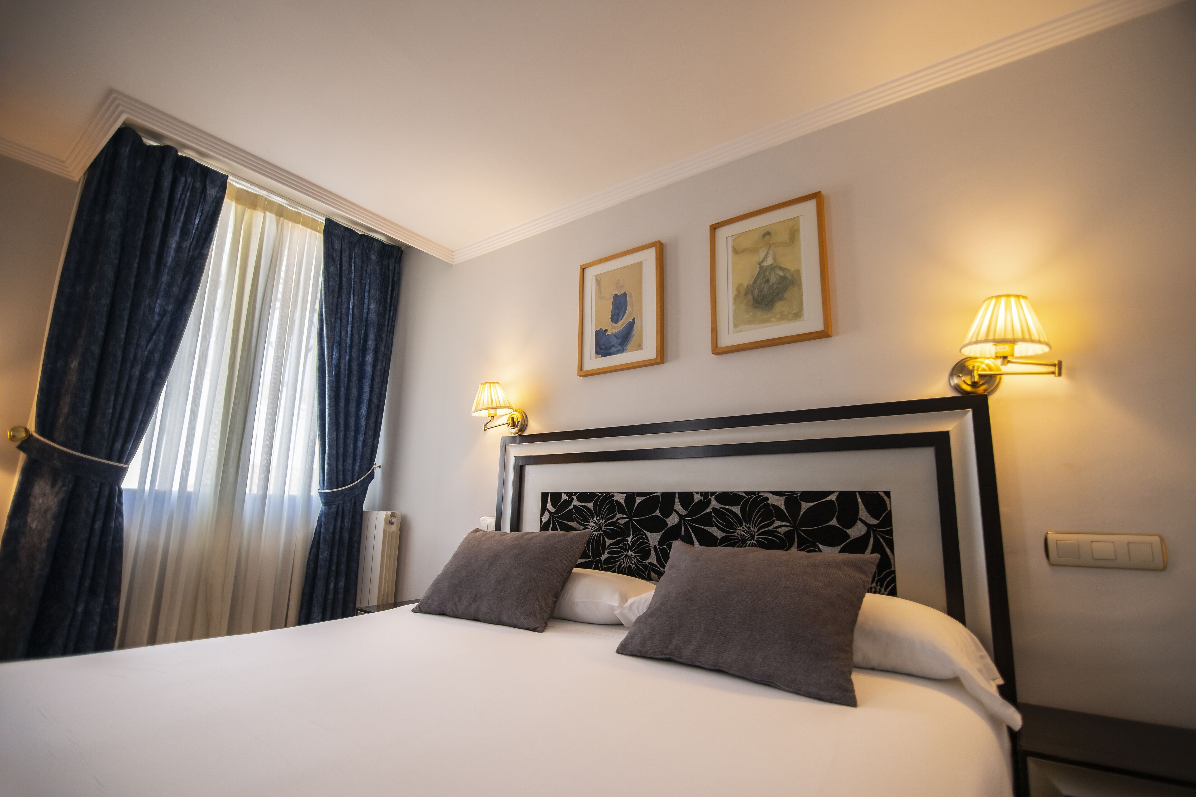 superior double or twin room | 1 bedroom, minibar, in-room safe, desk