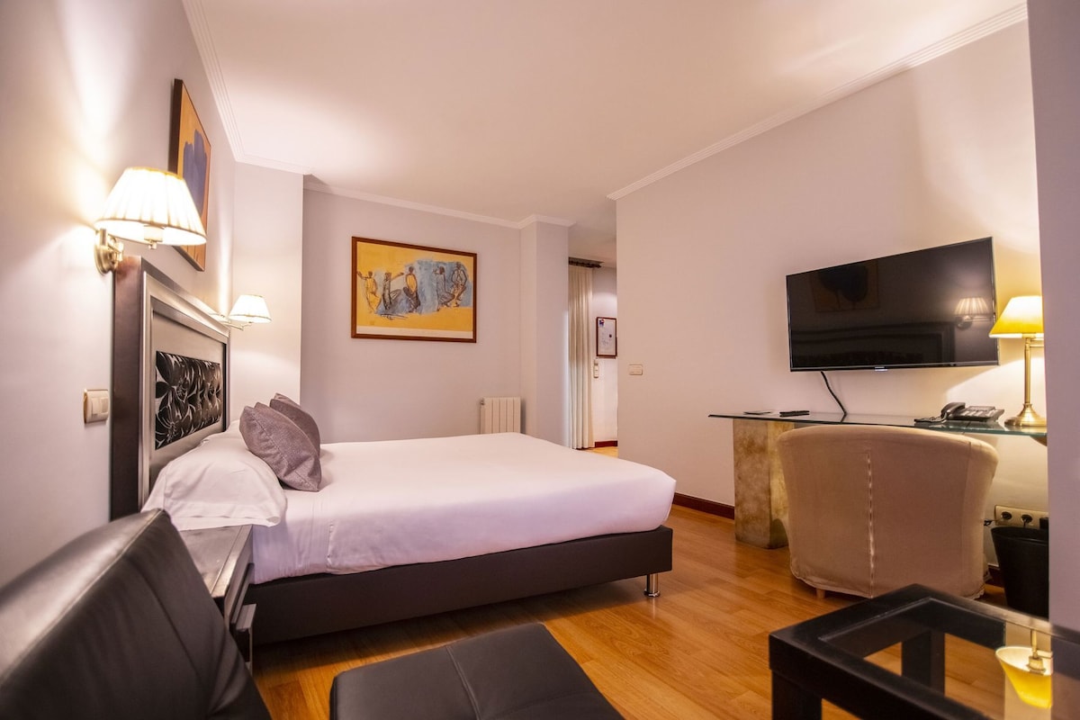 Minibar, in-room safe, desk, soundproofing