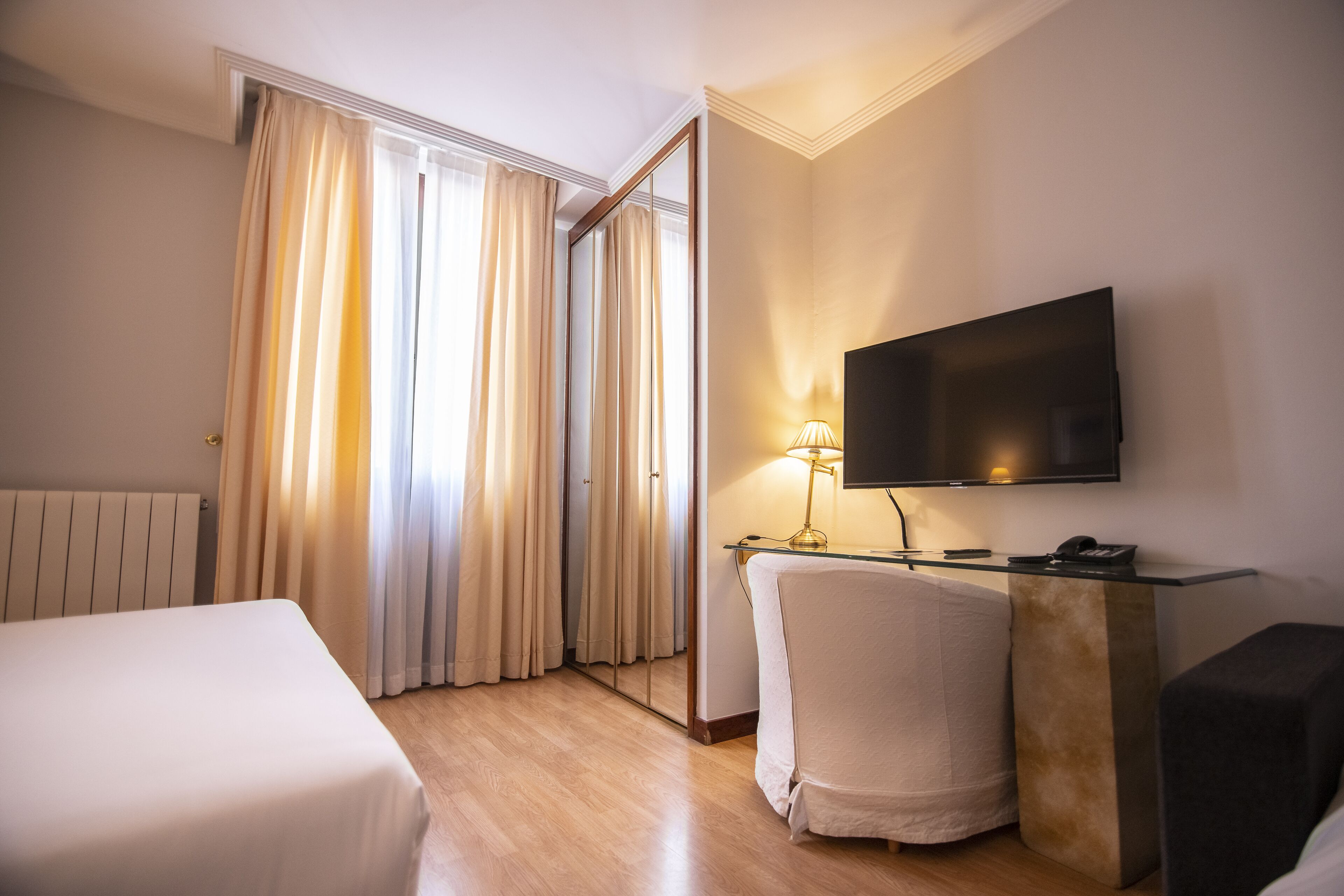 superior double or twin room | 1 bedroom, minibar, in-room safe, desk