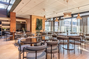 Frukostbuffé varje dag (EUR 21 per person)