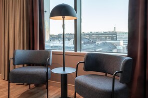 Superior Room (Plus, King) | Minibar, desk, blackout drapes, soundproofing
