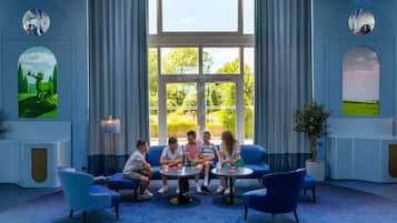 Lobbylounge, uitzicht op de tuin, dagelijks geopend