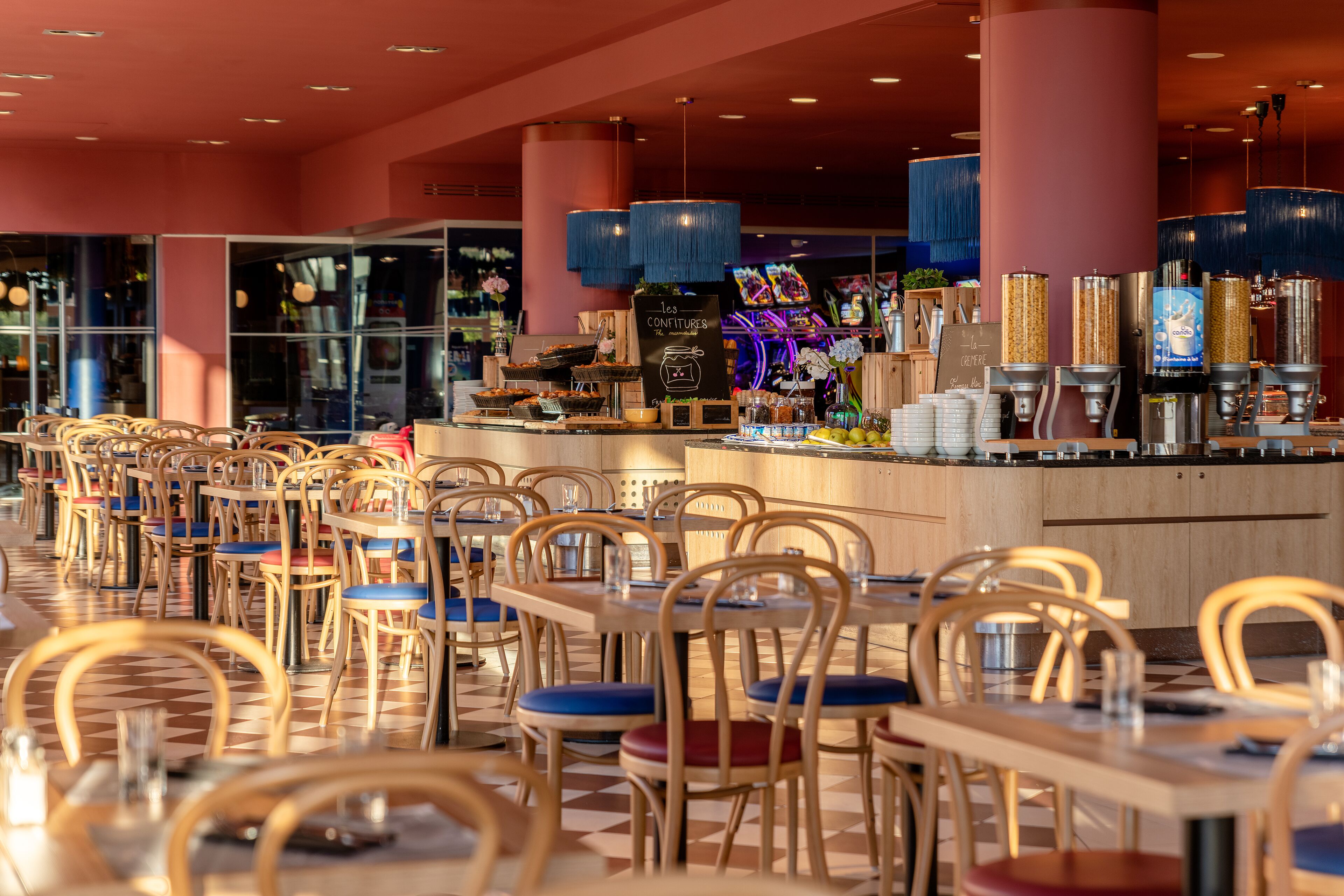 breakfast and dinner served, garden views