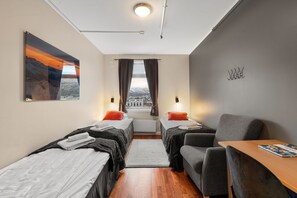 Premium bedding, desk, soundproofing, free WiFi