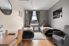 Quarto casal | Roupas de cama premium, escrivaninha, quartos à prova de som