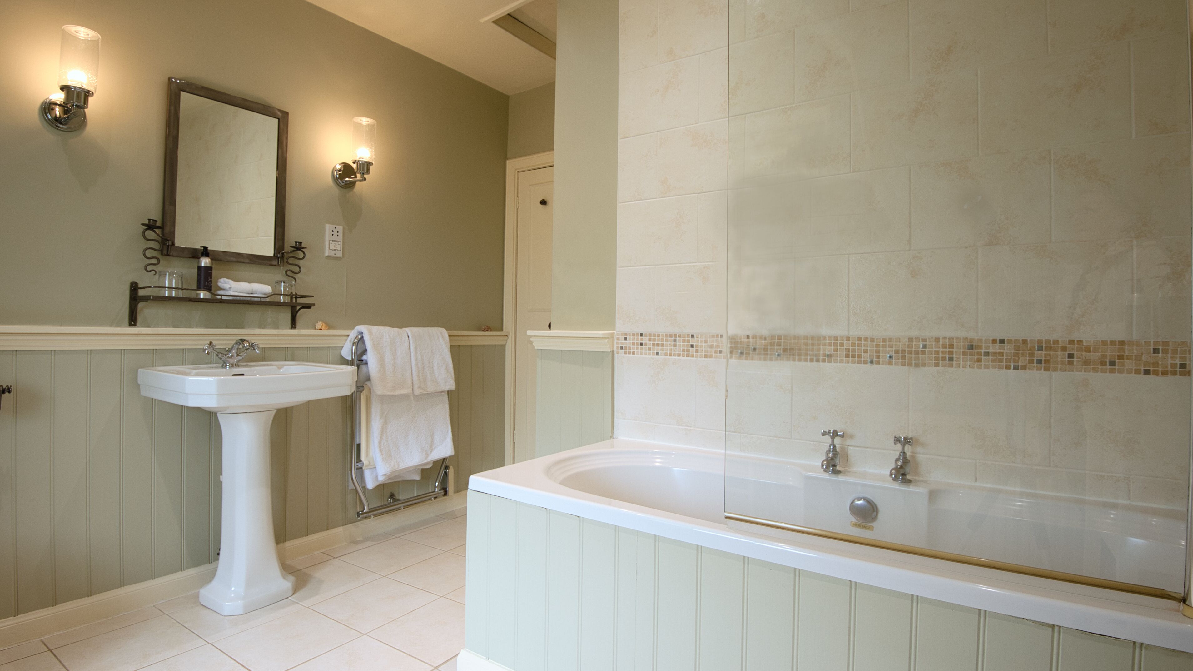Standard Double or Twin Room, Garden View | Bathroom | Free toiletries, hair dryer, bathrobes, towels