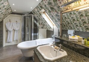 Family Room | Bathroom | Eco-friendly toiletries, hair dryer, bathrobes, towels - Knockinaam Lodge  (Stranraer)