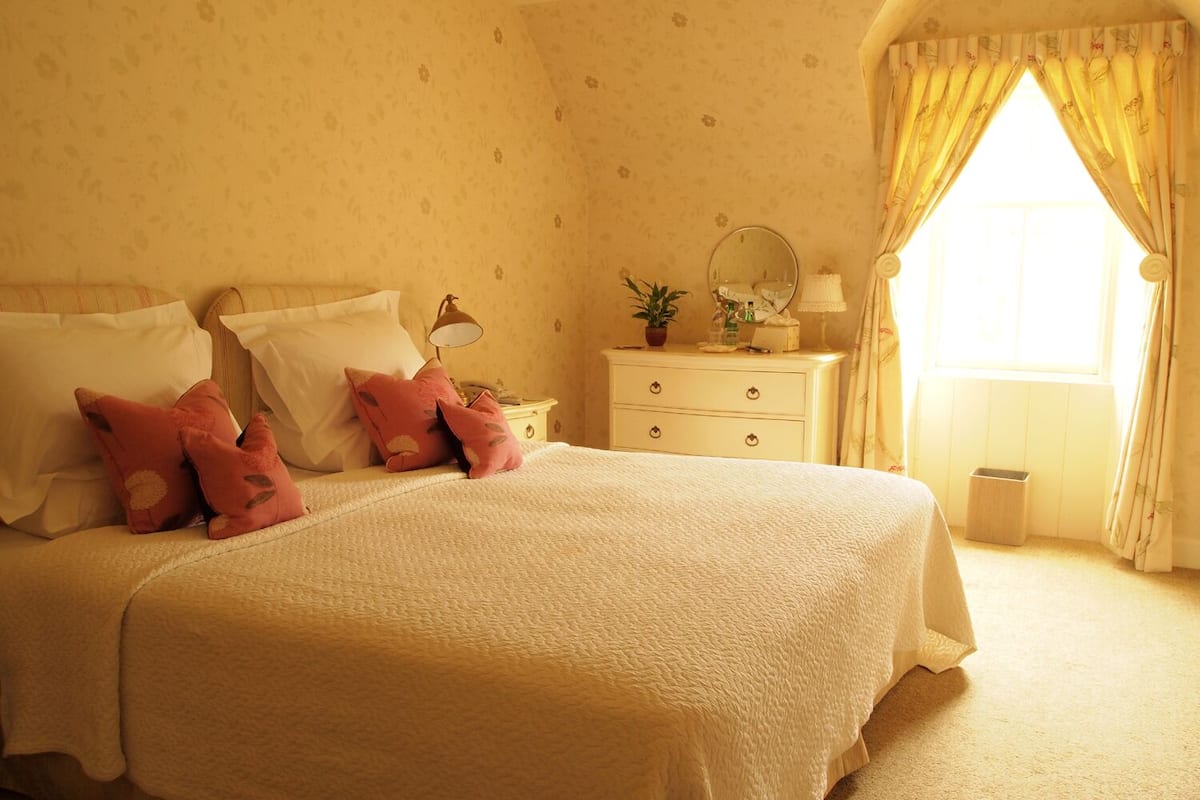 Egyptian cotton sheets, premium bedding, individually decorated