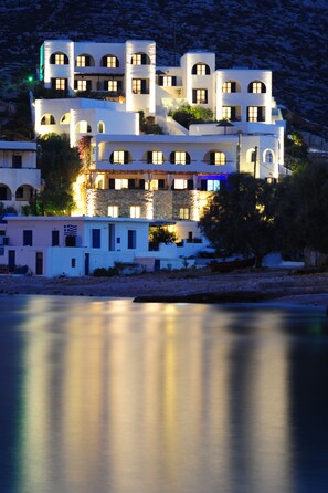 Façade de l’hébergement - soirée/nuit