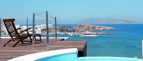 Bañera de hidromasaje al aire libre