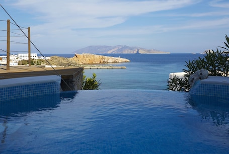 Bain à remous extérieur. Vrahos Boutique Hotel