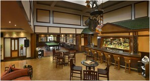 2 bars/lounges, swim-up bar, poolside bar